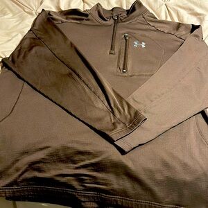 Men’s 1/4 zip shirt. Medium weight loose fit